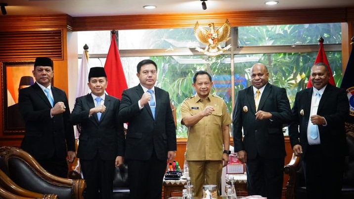Belum Resmi Berkantor, Mathius Fakhiri Langsung Tancap Gas Bangun Papua Lewat Kolaborasi Kementerian!