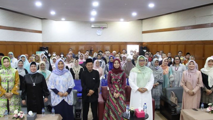 Mahasiswa Beri Penghargaan Politisi PDIP Ineu Purwadewi Karena Rekam Jejak Perjuangkan Kesejahteraan Rakyat