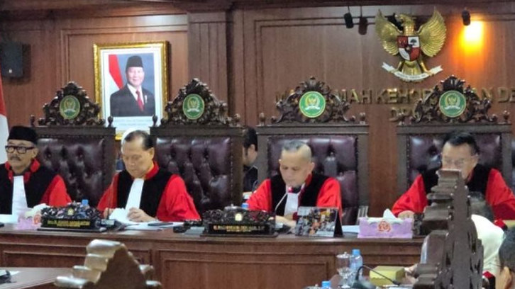 DPR Sibuk Sidang Etik Anggotanya, Tapi Rakyat Masih Menunggu Etika di Dunia Nyata
