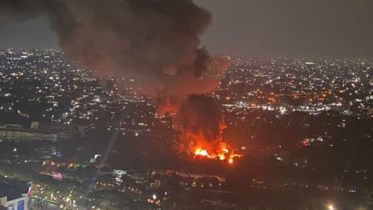 Lapak Penyimpanan Oli Bekas di Tangerang Terbakar, Sampai Pagi Api Belum Padam