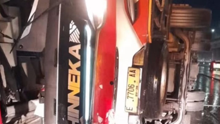 Penutupan Akhir Tahun 2023 Kecelakaan Bus Bhineka di Tol Jakarta-Cikampek, Korban Meninggal 6 Orang