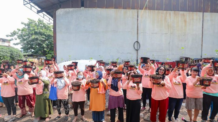 Mak Ganjar Rangkul Warga Jakarta Jaga Ketahanan Pangan, Tanam Ratusan Pohon Cabai*