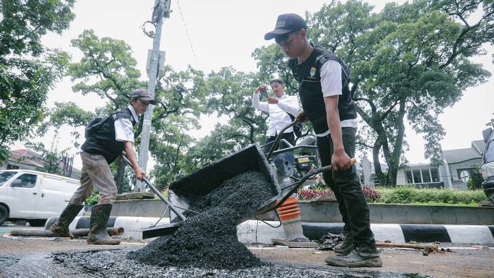 Trotoar Panjunan Bandung Belum Diperbaiki, DSDABM: Masih Dipakai PKL dan Parkir Liar
