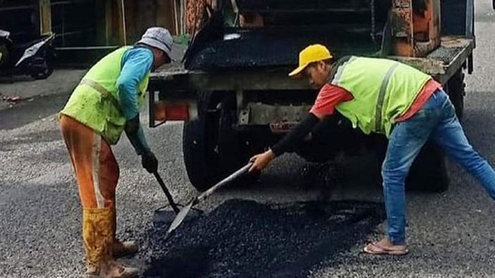 Taufan Pawe Bilang Perbaikan Ruas Jalan Untuk Kepentingan Masyarakat