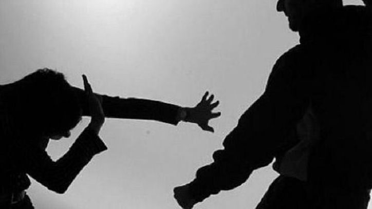 KDRT Lagi! Suami Tega Tendang Istri Saat Gendong Bayi Hingga Nyaris Jatuh
