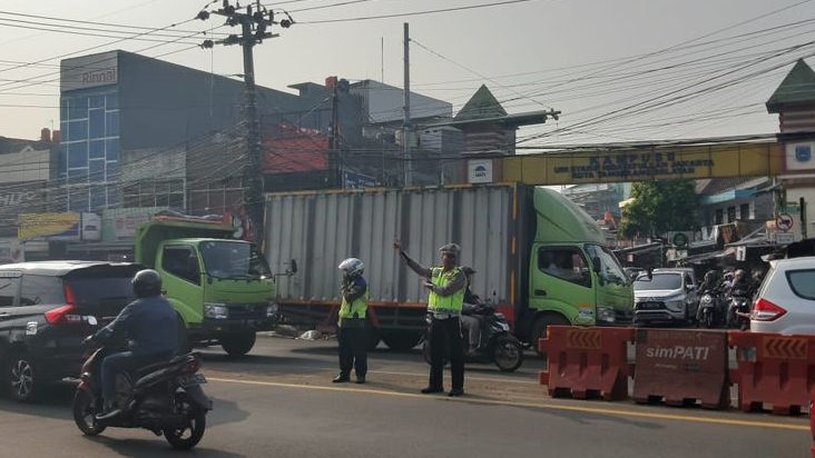 Uji Coba Traffic Light Simpang Kampung Utan Selesai, Dishub Tangsel Tutup Permanen U Turn Depan Kampus UIN