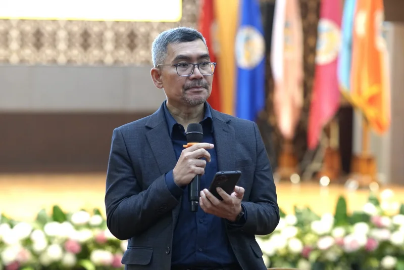 Sesditjen Dikti Prof. Dr. med. dr. Setiawan menyoroti pentingnya pembiayaan dan pemerataan akses pendidikan dari jenjang dasar hingga perguruan tinggi. (Foto: unp.ac.id)