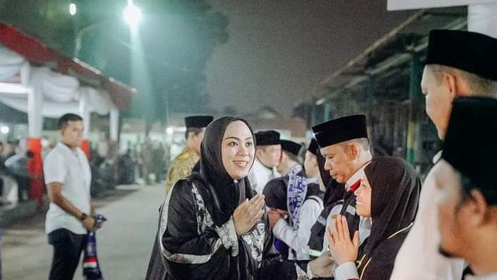 Bupati Karawang Lepas 472 Calon Jamaah Haji Kloter 18