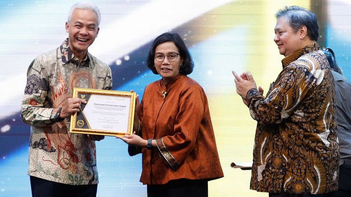 3 Kali Berturut-turut, Ganjar Kembali Bawa Jateng Raih Penghargaan KUR Award