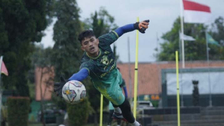 Kontraknya Diperpanjang, Kiper Persib Fitrul Janji Balas Kepercayaan Pelatih
