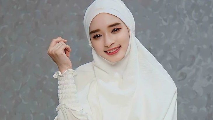 Lepas Cadar Masih Jadi Pro Kontra, Inara Rusli : Kita Enggak Bisa Menyenangkan Semua Orang