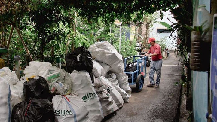 Pengelolaan Sampah dan Urban Farming Versi RW 05 Dago Bikin Bilang 'Wow'