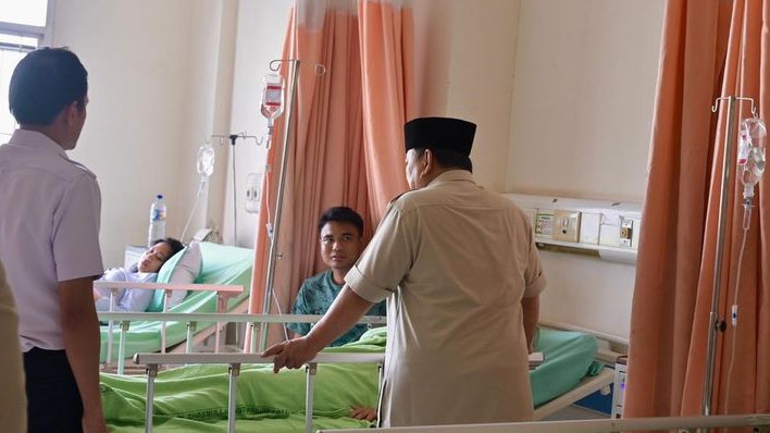 Presiden Jenguk Korban Tabrakan KA Argo Bromo Anggrek dan KRL di Bekasi Timur