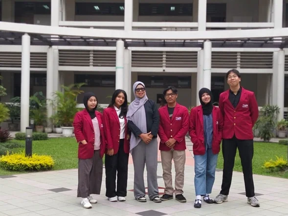 Mahasiswa Baru Fisika UPI Raih Medali Emas Kompetisi Esai Internasional 2026, Angkat Pelestarian Angklung