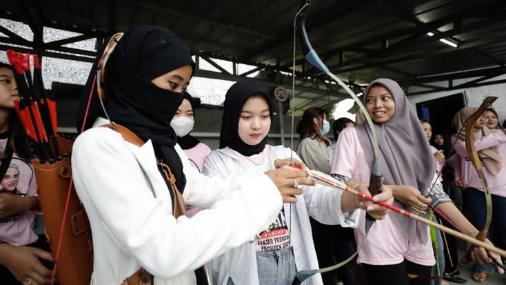 Sukarelawan Srikandi Sumsel Kenalkan Ganjar Lewat Pelatihan Memanah di Palembang