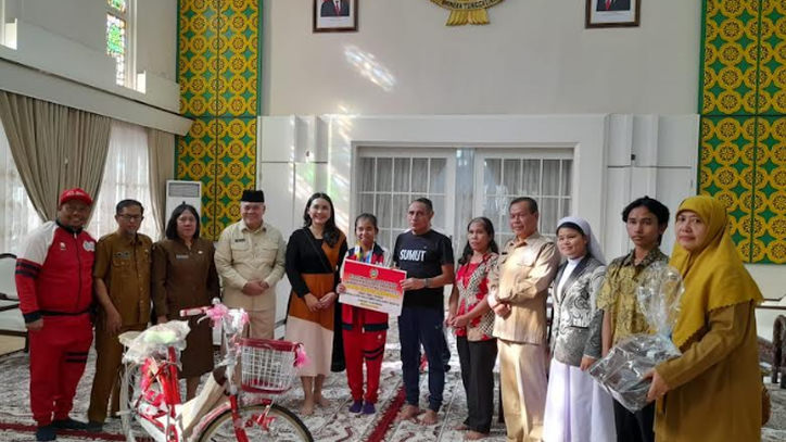 Apresiasi Atlet Sumut Bertalenta Khusus, Gubernur Edy Rahmayadi Berikan Beasiswa S1 pada Cyntia Rismauli Nainggolan
