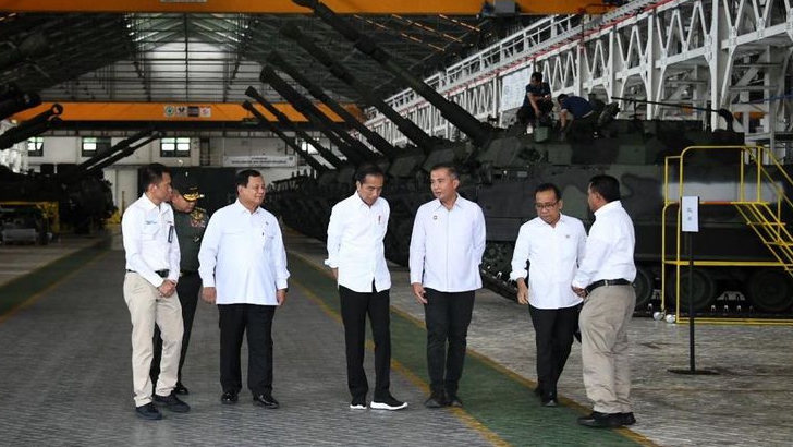Bey Machmudin Dampingi Presiden Jokowi ke PT Pindad