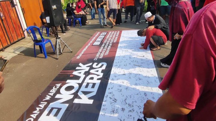 GEGER Umi CInta, MASUK SURGA Cukup BAYAR INFAK Rp1 Juta, Warga Dukuh Zamrud Bekasi Geram