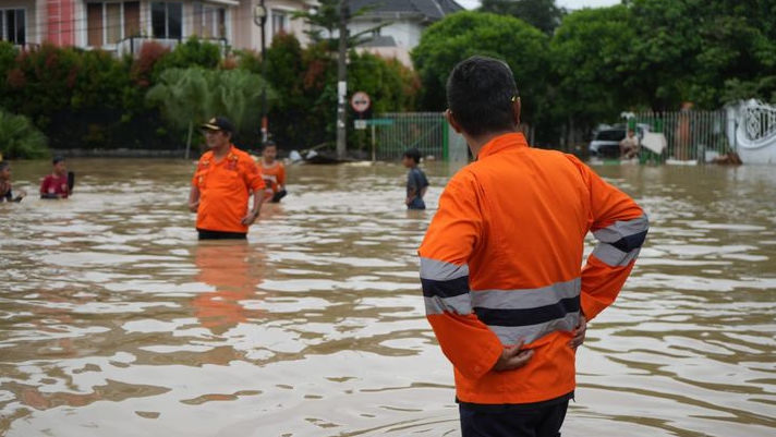 Banjir di Jakarta Mulai Surut, BPBD : Warga Mulai Bersih-bersih Sisa Material