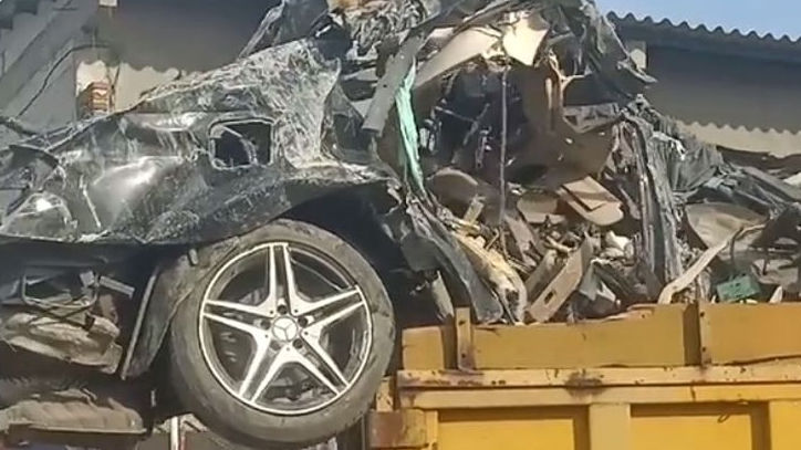 Segini Harga Mobil Mercy yang Tertimbun Reruntuhan Bangunan Pesantren di Sidoarjo, Diduga Milik Pengasuh Ponpes Al Khoziny