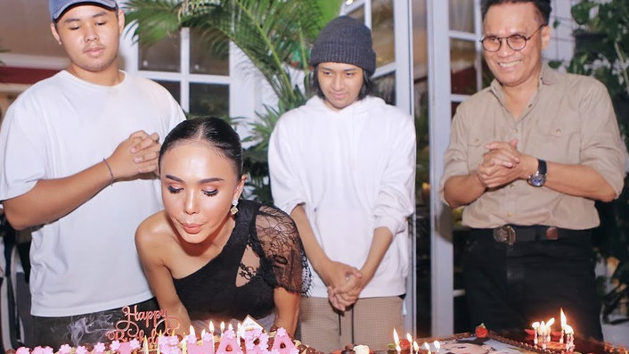 Perayaan Ultah ke-51, Yuni Shara Kedatangan Sang Mantan Suami Henry Siahaan