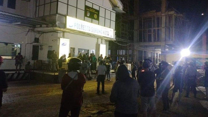 Lukman Doloksaribu Beruntung, Rumah Sudah Dikepung Warga, Kabur Duluan Nunggu Dijemput Polisi