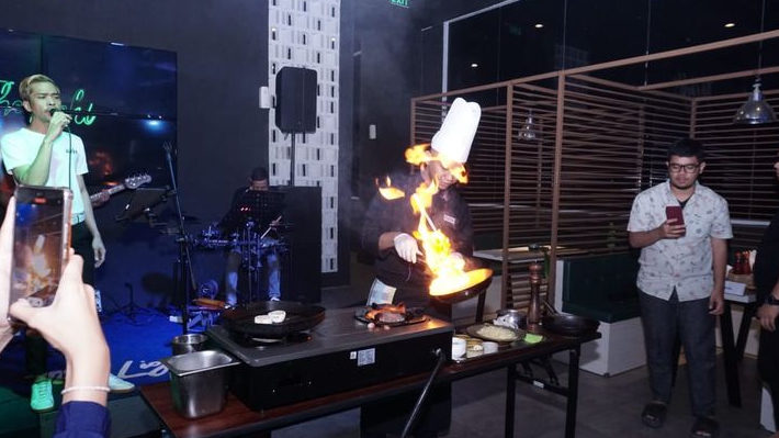 The Light Tempat Hangout dengan Variasi Menu Lokal dan Internasional Beragam