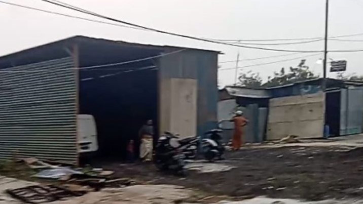 Kawasan Interchange Karawang Barat Kembali Dipenuhi Bangunan Liar