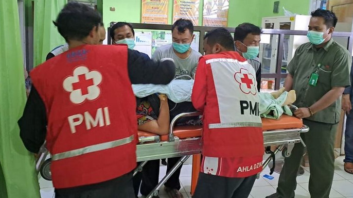 Bantu Evakuasi Korban Bus Masuk Jurang di Wisata Guci, Pemkot Tangsel Kirim Ambulans