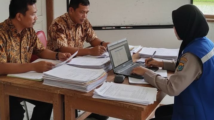 Desa Bisa Alihkan Penerima Bansos yang Tak Ambil dalam 5 Hari, Langkah Efisiensi Bansos atau Risiko Salah Sasaran?