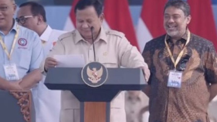 Momen Jenaka Saat Presiden Prabowo Menyebut Nama Teddy Indra Wijaya di Hadapan Buruh!