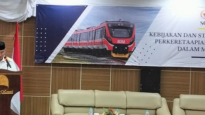 Wawali Parepare Hadiri Sosialisasi Kebijakan Pengembangan Perkeretaapian Makassar - Parepare