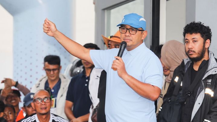 Rupiah Melemah, Farhan Minta Warga Bandung Pilih Produk Lokal daripada Barang Impor