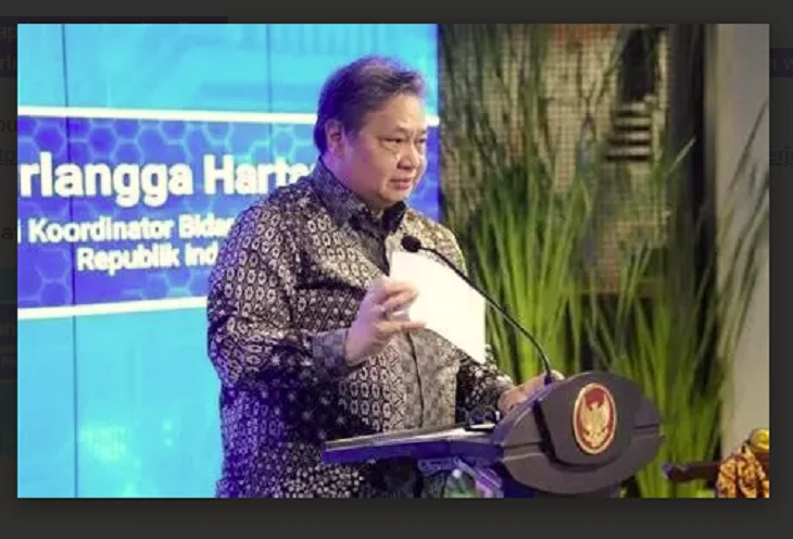 Bantah Isu Pembagian HP Gratis Bansos, Menko Airlangga: Pemerintah Enggak Pernah Bahas