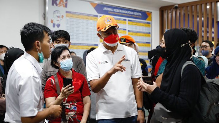 Pastikan Tak Ada Penumpang di Stasiun Semarang Tawang yang Dirugikan, Ganjar Telepon Kepala Daop 4