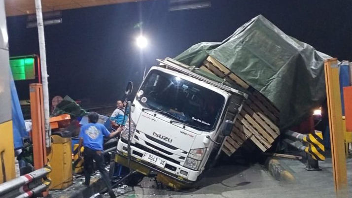 Kejadian Lagi Truk Tabrak Gerbang Tol Ciawi 2, Begini Reaksi Pihak Jasamarga
