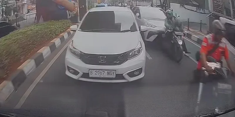 Mobil listrik BYD sebabkan kecelakaan beruntun di kawasan Blok M Jakarta Selatan.