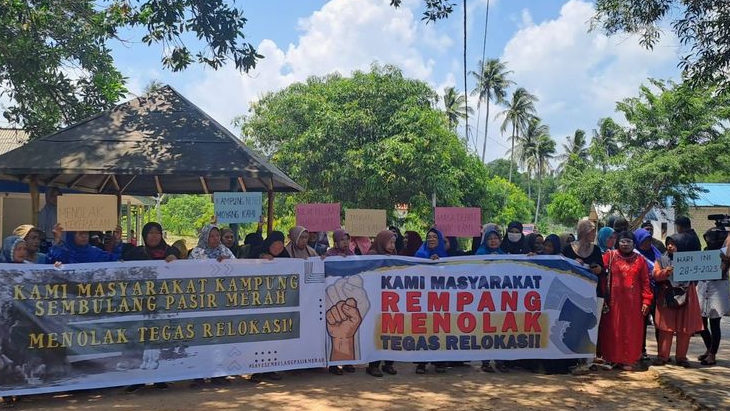 Warga Melayu Rempang Terus Gelorakan Tolak Penggusuran, Sampai Emak-emak Harus Turun ke Jalan