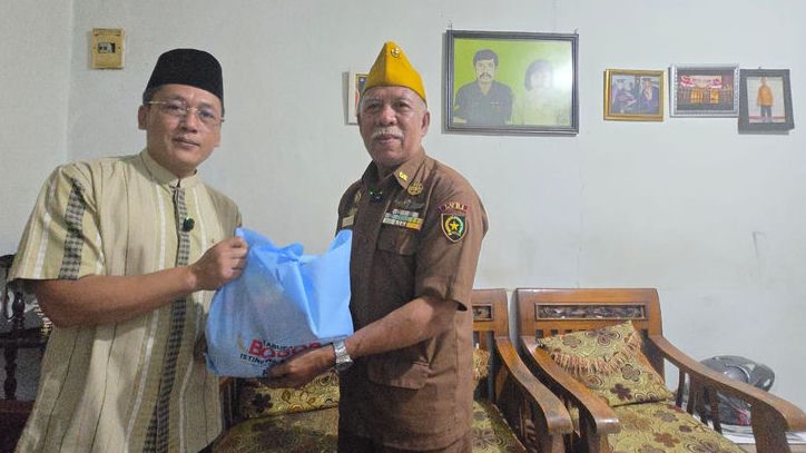 Di Momen HUT 80 HUT RI, Kepala Dinas Sosial Kabupaten Bogor Kunjungi Veteran Mantan Anak Buah Presiden Prabowo