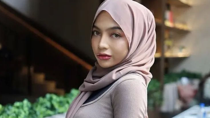 Jilatan Es Krim Berbuntut Panjang, Polisi Segera Lakukan Penyelidikan Selebgram Oklin Fia