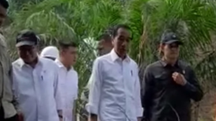 Momen Presiden Joko Widodo Dengarkan Keluhan Warga Sialang Taji Labura