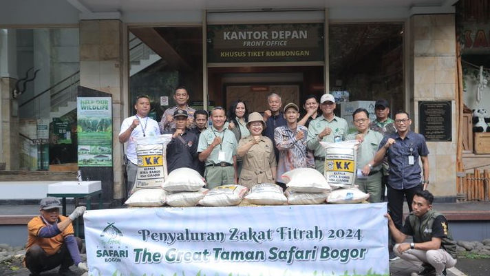 Taman Safari Bogor Bagikan Beras untuk Zakat Fitrah ke Masjid dan Musola di Cisarua Menjelang Idul Fitri