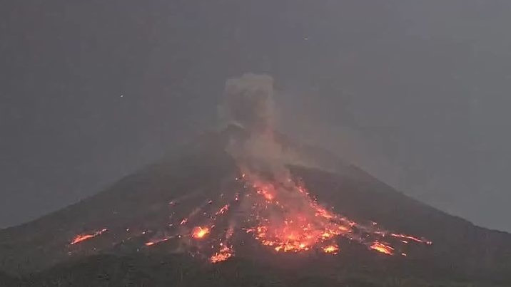 Aktivitas Vulkanik Gunung Merapi Kembali Menigkat, Luncurkan Awan Panas Guguran ke Arah Kali Krasak