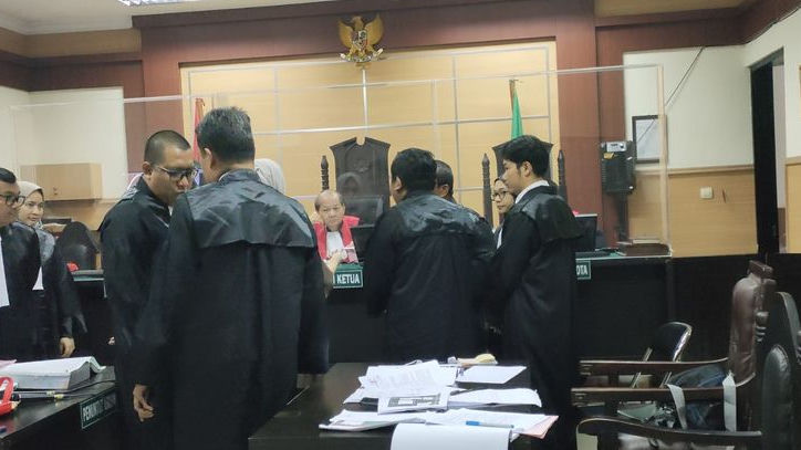 Oknum Jaksa Diduga Ikut Terseret  di  Sidang Terdakwa Korban Penipuan Iphone Pungky Marsyaviani Sabieq