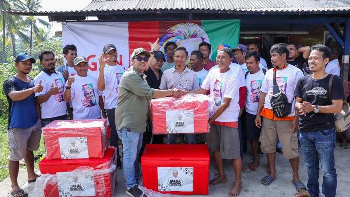 Gardu Ganjar Beri Bantuan Boks Ikan untuk Nelayan di TPI Bayah
