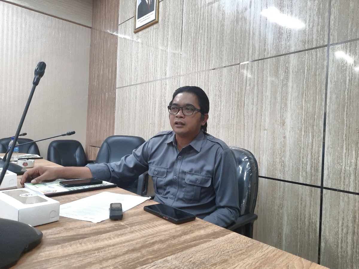 Ketua Komisi B DPRD Jember, Candra Ary Fianto saat memberikan keterangan. (Dok. Pojoksatu.id/David Tomi Anggara)