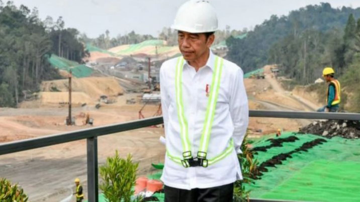 Komentar Jokowi Soal Bendera dan Baliho PDIP Dicopot: Mestinya Pemerintah Daerah Izin Dulu ke Pengurus Partai