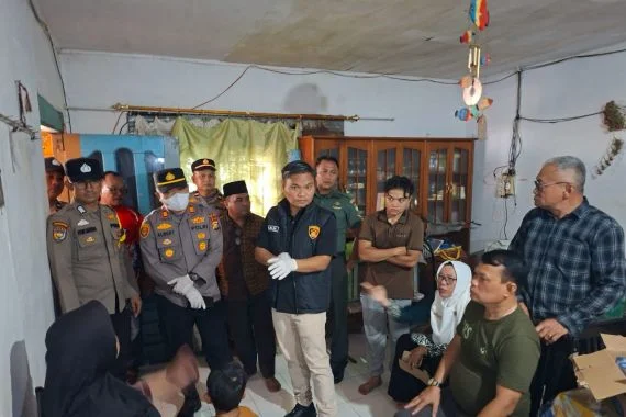 Polisi bunuh ibu kandung di Kabupaten Siak pada Selasa 27 Oktober 2026. Pelaku merupakan anggota Biddokes Polda Riau.