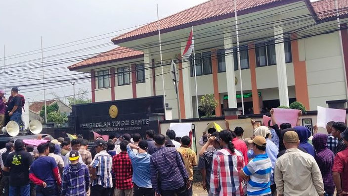 Warga Tangerang Utara Geruduk Pengadilan Tinggi Banten, Tuntut Adili Mafia Tanah