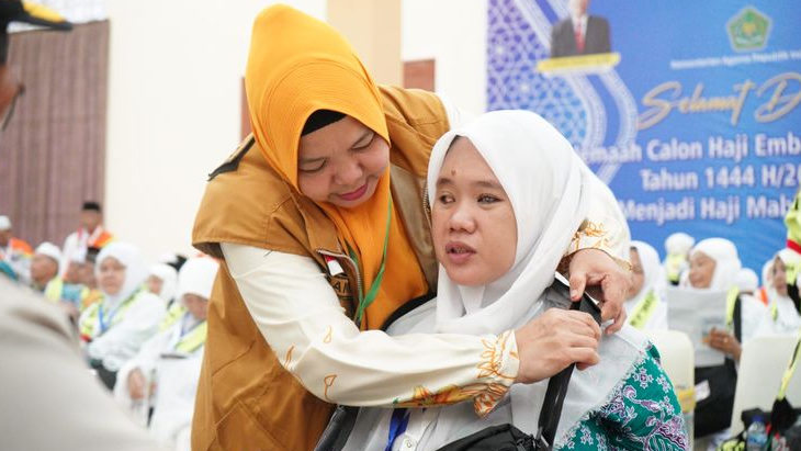 Putri Randhika Calhaj Tuna Netra dari Embarkasi Medan Antusias Menggantikan Mendiang Ibu